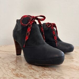 Size 8.5 LUCKY PENNY blue leather & suede 3.5” heeled lace-up Ankle Boots